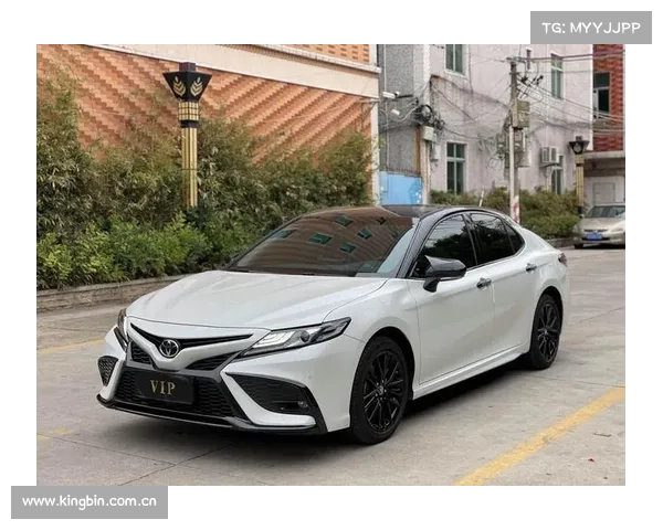 丰田终于放大招！全新凯美瑞2.0T爆245匹，配激光大灯+四出尾管